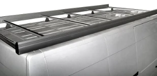 Dachgepäckträger mit Laderolle und Seitenwangen für den NV400