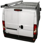 Dachträger mit Laderohr auf dem Dach des Peugeot Boxer