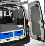 Einrichtung Courier 2014 mit Unterflurschubladen, rechte Wand