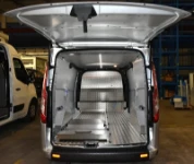 Für den Sargtransport eingerichteter Ford Custom