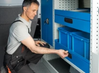 Geschlossene Schubladen im Fahrzeug