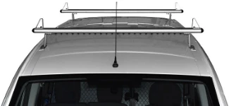 Grundträger mit seitlichen Befestigungsdreiecken auf dem Berlingo