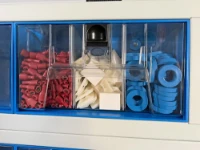 In drei Fächer unterteilte Kipplade