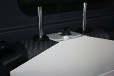 Klemme zur Befestigung des Organizers an der Rückenlehne