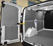 Linke Laderaumwand mit Verkleidungen im Custom