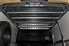 Vito mit Einrichtung für den Transport hängender Kleidungsstücke