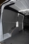 Schutzverkleidung an der linken Wand des Toyota Proace