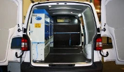 Transporter als mobile Werkstatt eingerichtet