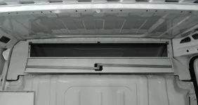Verschlussklappen für den Stauraum über der Kabine (Syncro System)