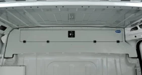 Verschlussklappen für den Stauraum über der Kabine