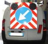 Warnschild für Einsatzfahrzeuge