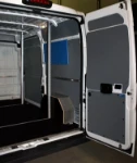 Zubehör Syncro in einem für Fenster- und Türenmonteure eingerichteten Fahrzeug