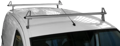 Zwei Grundträger aus Aluminium und Edelstahl auf dem Dach des Fiorino